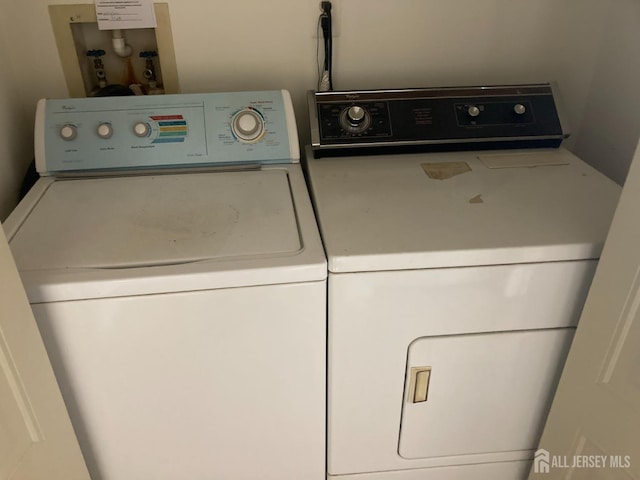 191 Wycoff Way W, East Brunswick, NJ 08816 - clothes washing area featuring laundry area and washing machine and dryer