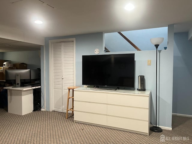 living room with carpet floors, recessed lighting, and baseboards