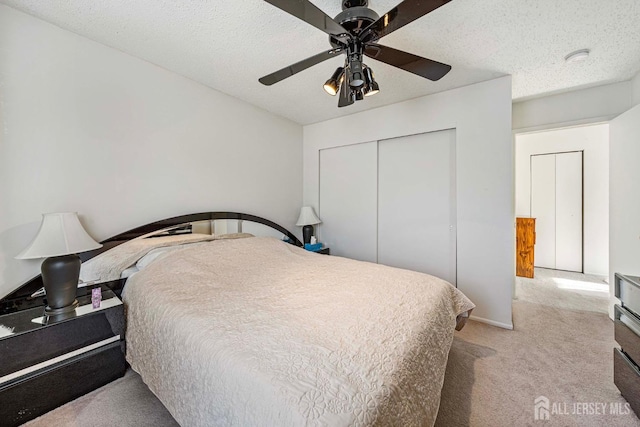 253 Nebula Rd, Piscataway, NJ 08854 - bedroom with carpet flooring, a closet, a textured ceiling, and a ceiling fan