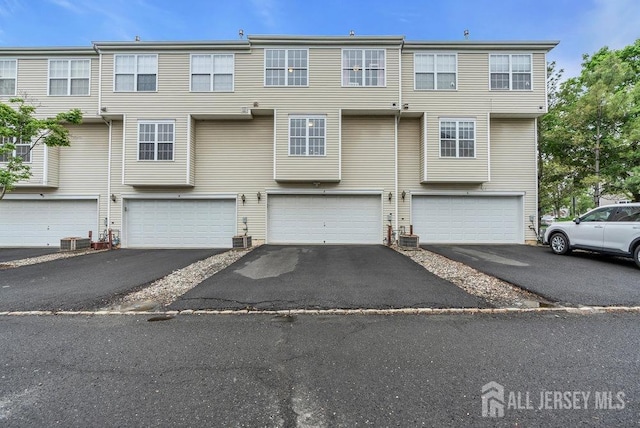 3 Kuczynski Dr, Sayreville, NJ 08859 - traditional-style home with an attached garage and driveway
