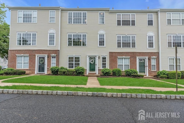 3 Kuczynski Dr, Sayreville, NJ 08859 - colonial house featuring brick siding and a front lawn