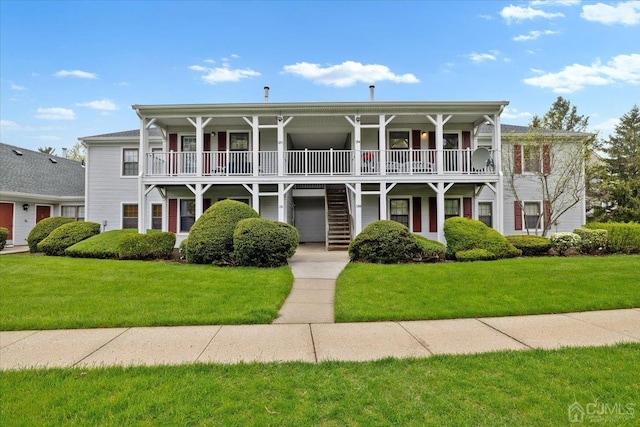 view of front facade with a front lawn