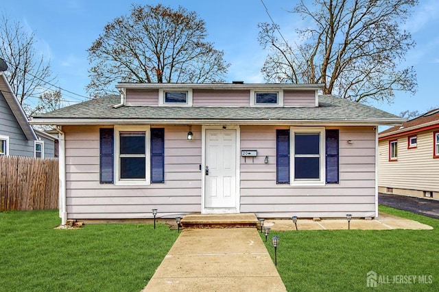 20 S So 8th Ave, Manville, NJ 08835 - bungalow-style house featuring roof with shingles