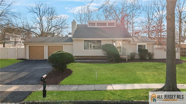 view of front of property featuring a front yard and a garage