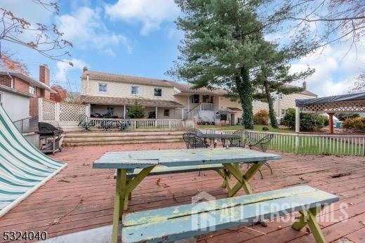 27 6th Ave, Port Reading, NJ 07064 - deck with area for grilling