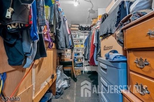 27 6th Ave, Port Reading, NJ 07064 - view of spacious closet