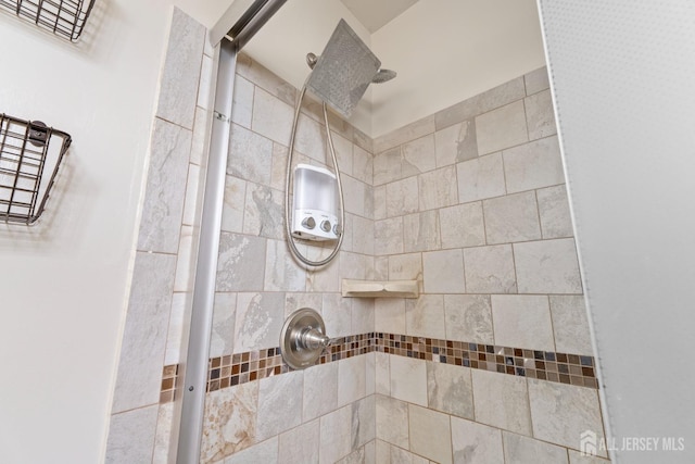 full bath featuring a tile shower