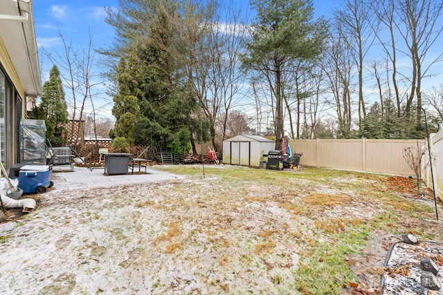 view of yard featuring a fenced backyard, an outdoor structure, a storage shed, and a patio