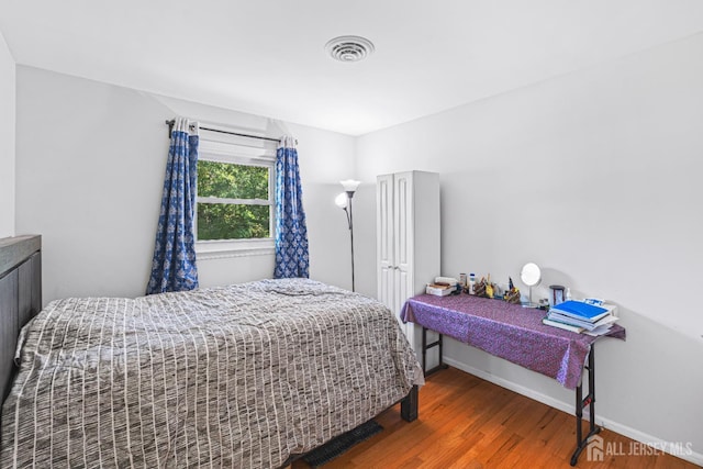 1099 New Dover Rd, Edison, NJ 08820 - bedroom with wood finished floors and baseboards