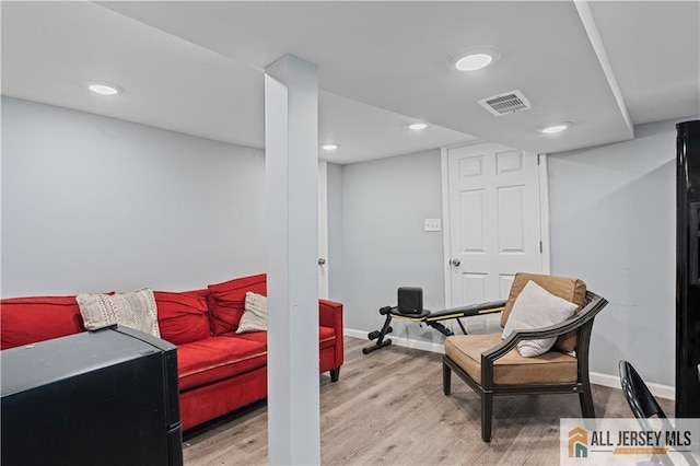 435 Ashley St, Perth Amboy, NJ 08861 - sitting room featuring wood finished floors and recessed lighting