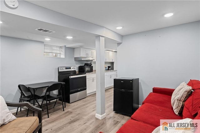 435 Ashley St, Perth Amboy, NJ 08861 - living area with light wood finished floors and recessed lighting