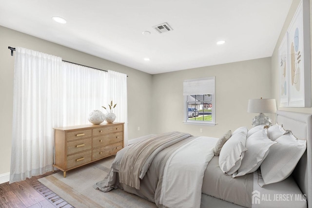 495 Newport Way Unit B, Monroe, NJ 08831 - bedroom featuring light wood finished floors, baseboards, visible vents, and recessed lighting