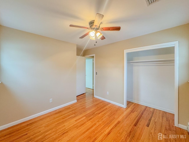 unfurnished bedroom featuring light wood-type flooring, a closet, and ceiling fan