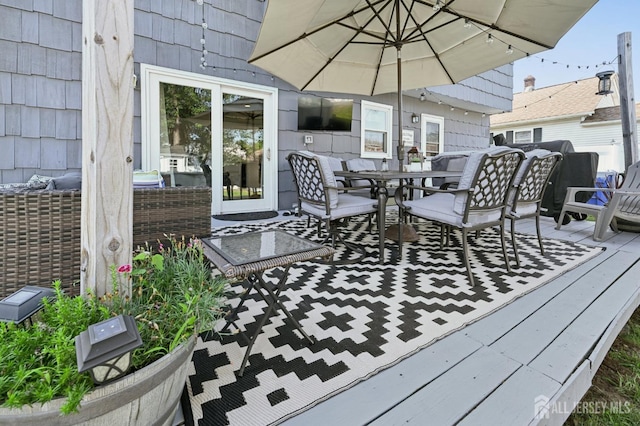 56 3rd Ave, Port Reading, NJ 07064 - view of patio with outdoor dining space