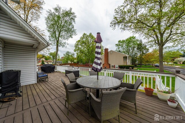 1402 Glenwood Dr, Piscataway, NJ 08854 - wooden terrace with outdoor dining area and a lawn