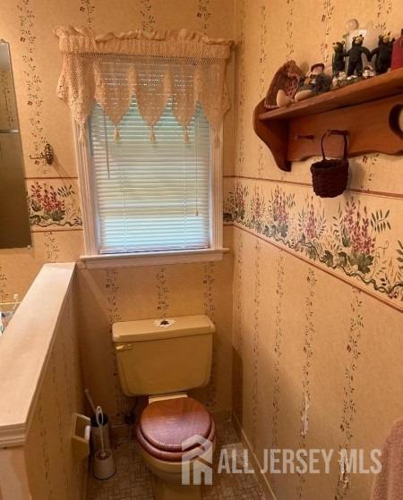 188 N Rd, Chester Twp, NJ 07930 - half bathroom featuring wallpapered walls and toilet