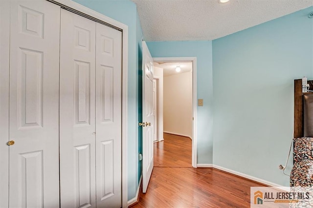 32 Prestwick Way Unit 32, Edison, NJ 08820 - unfurnished bedroom featuring wood finished floors, a closet, and a textured ceiling