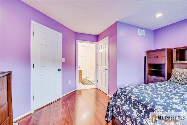 32 Prestwick Way Unit 32, Edison, NJ 08820 - bedroom with wood finished floors, a textured ceiling, recessed lighting, and connected bathroom