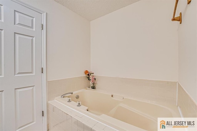32 Prestwick Way Unit 32, Edison, NJ 08820 - full bathroom with a garden tub and a textured ceiling