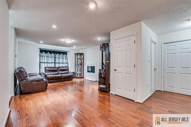 32 Prestwick Way Unit 32, Edison, NJ 08820 - living room featuring a textured ceiling, light wood-type flooring, and recessed lighting
