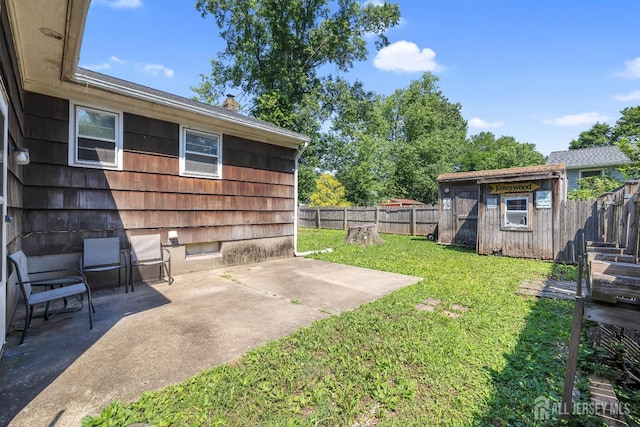 28 Lehigh St, Dunellen, NJ 08812 - fenced backyard with a patio area and an outbuilding