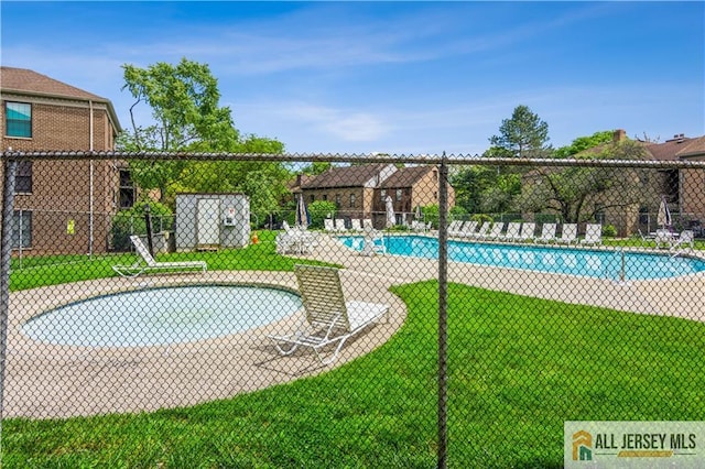 323 Gills Ln Unit 9C, Iselin, NJ 08830 - view of community pool