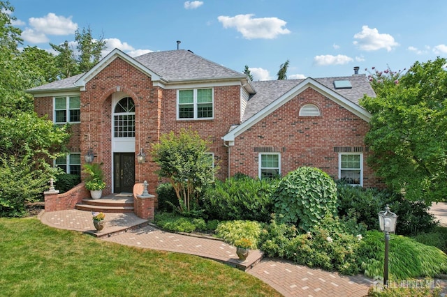 view of front of house with a front lawn