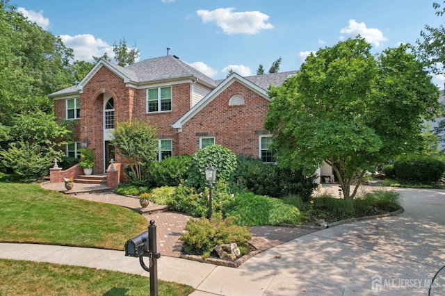 view of front of property with a front yard