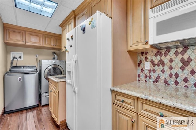 10 Signal Ct, South Brunswick, NJ 08810 - laundry area with washing machine and dryer and wood finished floors