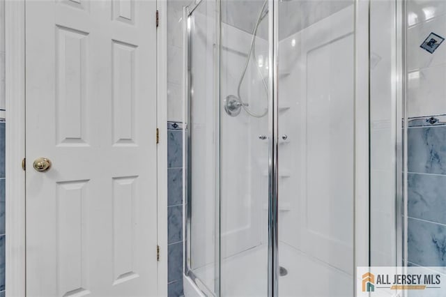 10 Signal Ct, South Brunswick, NJ 08810 - full bathroom featuring a stall shower