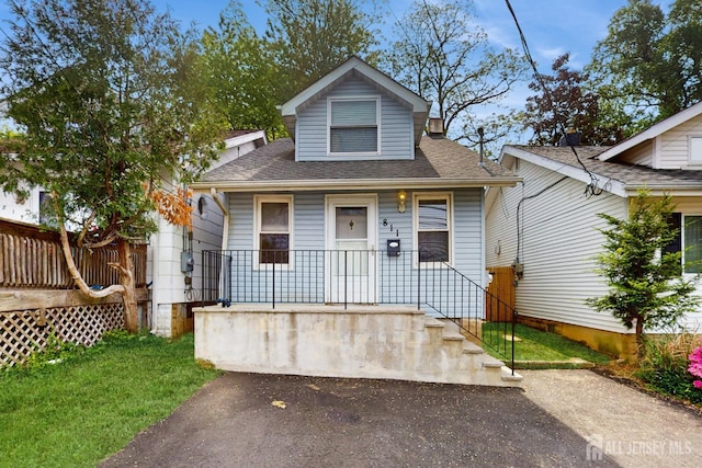 811 Shore Concourse, Keyport, NJ 07735 - view of front of home featuring a porch, a shingled roof, and a front lawn