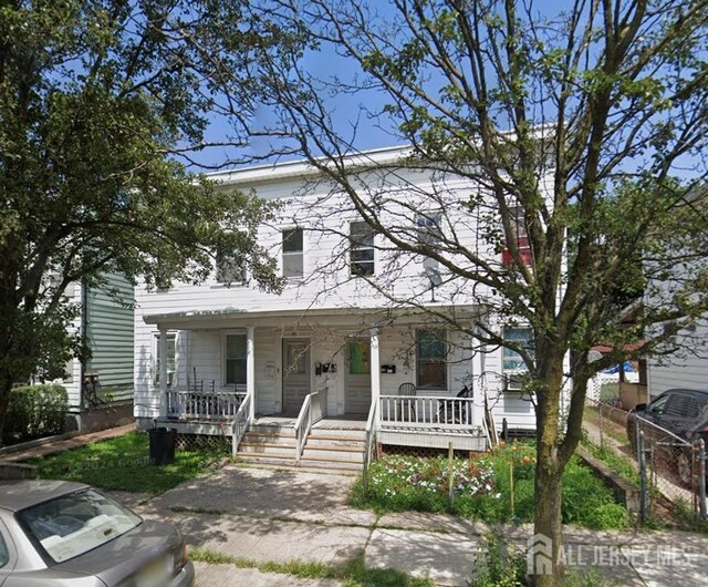 view of front of house featuring covered porch