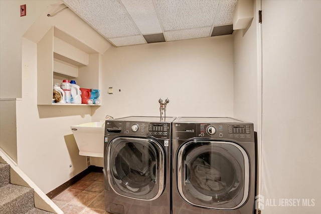 laundry area featuring sink and washing machine and clothes dryer