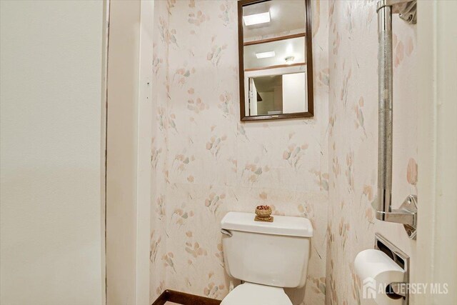 bathroom featuring toilet