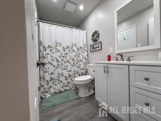 13 Heritage Ln, Fords, NJ 08863 - full bathroom featuring toilet, vanity, a shower with shower curtain, wood finished floors, and recessed lighting