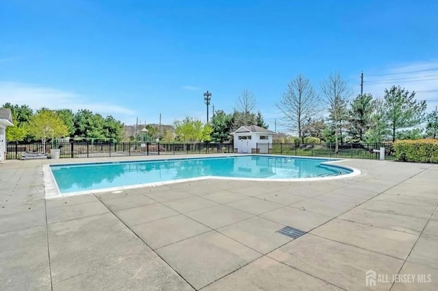 31 Morris Ln, Cranbury, NJ 08512 - community pool with a patio area