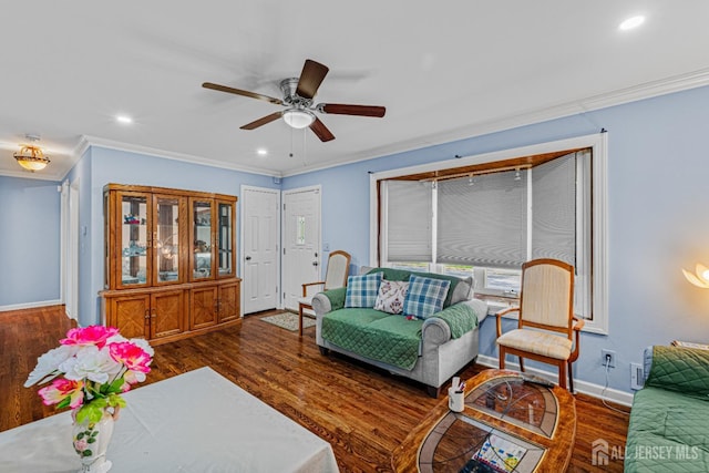 living area featuring crown molding, wood finished floors, ceiling fan, baseboards, and recessed lighting
