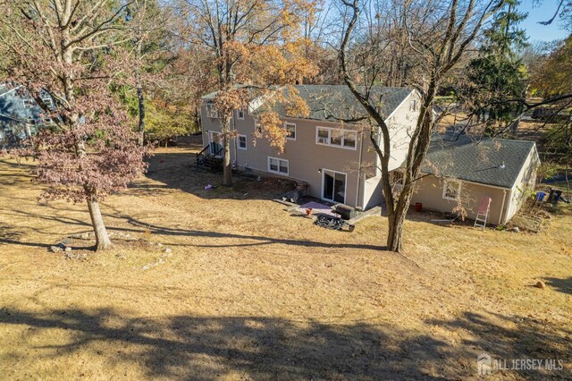 exterior space featuring a lawn