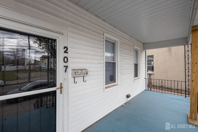 207 S Broadway, South Amboy, NJ 08879 - entrance to property with covered porch