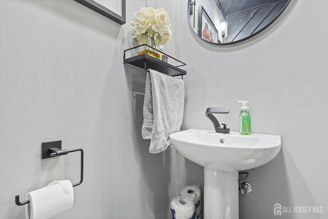 207 S Broadway, South Amboy, NJ 08879 - view of bathroom