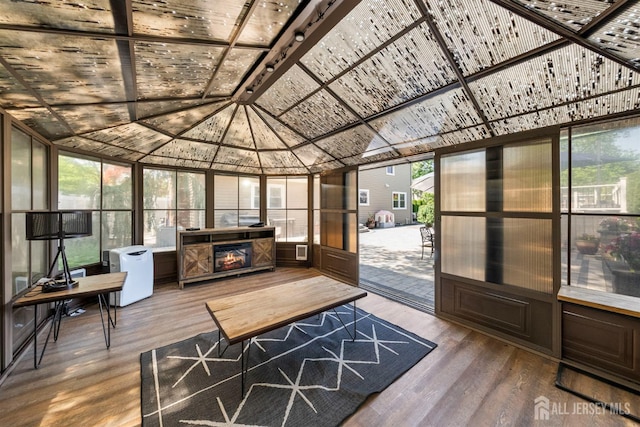 sunroom / solarium featuring vaulted ceiling