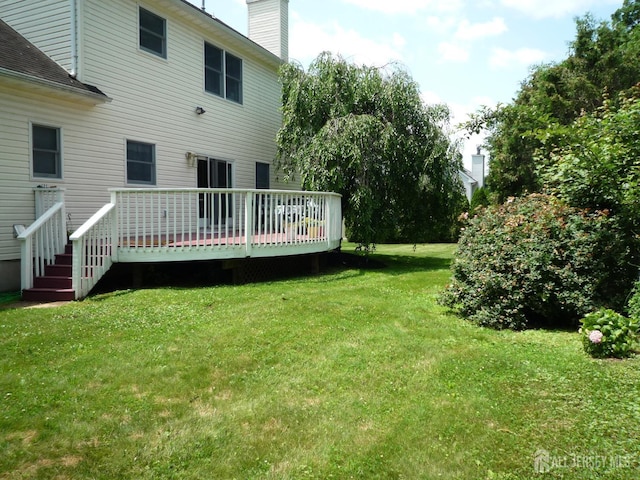 20 Ballo Pl, Edison, NJ 08820 - view of green lawn featuring a deck