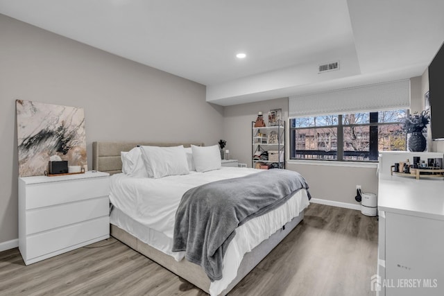 bedroom featuring light wood-type flooring, baseboards, and recessed lighting