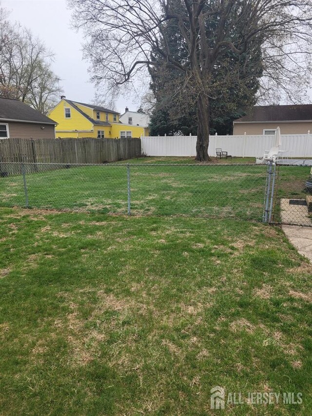 150 Morton Ave, South Plainfield, NJ 07080 - view of yard