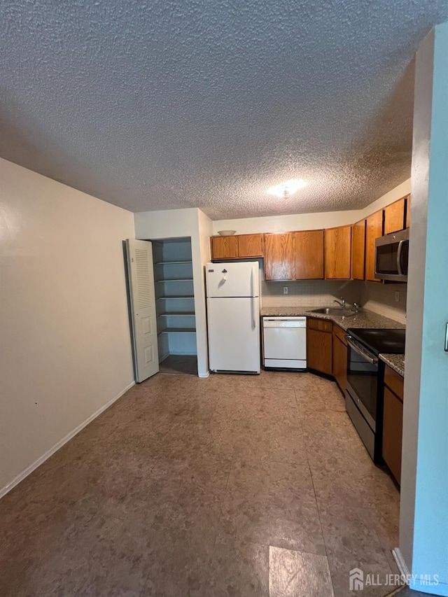 285 Hampshire Ct, Piscataway, NJ 08854 - photo 3