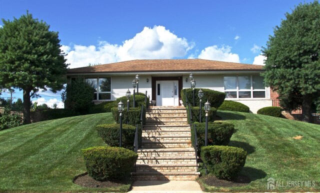7 Tisbury Ct, Scotch Plains, NJ 07076 - ranch-style house featuring a front yard