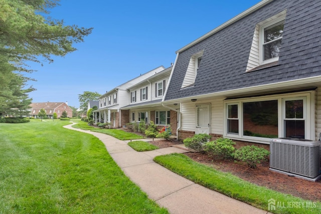 7 Tisbury Ct, Scotch Plains, NJ 07076 - surrounding community with a lawn