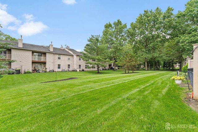 13 Stuart Dr Unit 5, Freehold, NJ 07728 - view of green lawn