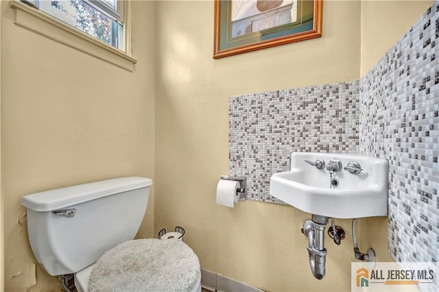 146 Arlington Dr, Fords, NJ 08863 - bathroom featuring toilet and tile walls