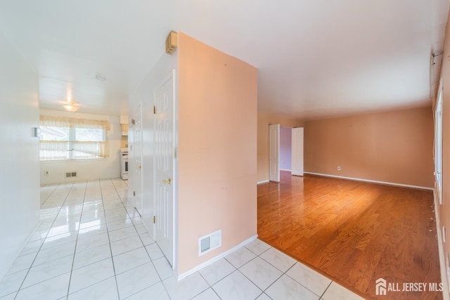 289 Old Rd, Sewaren, NJ 07077 - empty room featuring light tile patterned floors and baseboards